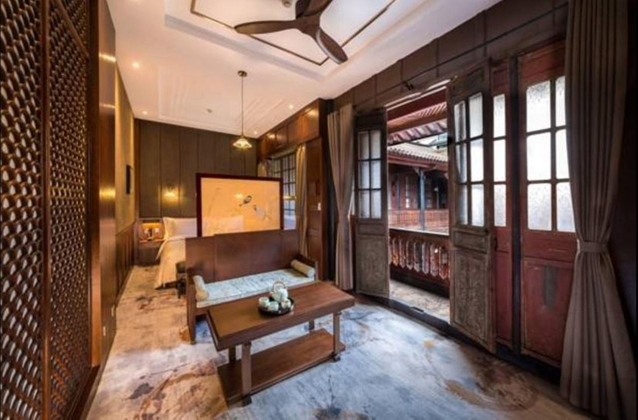 Silver Chest Boutique Hotel Kunming Exterior photo