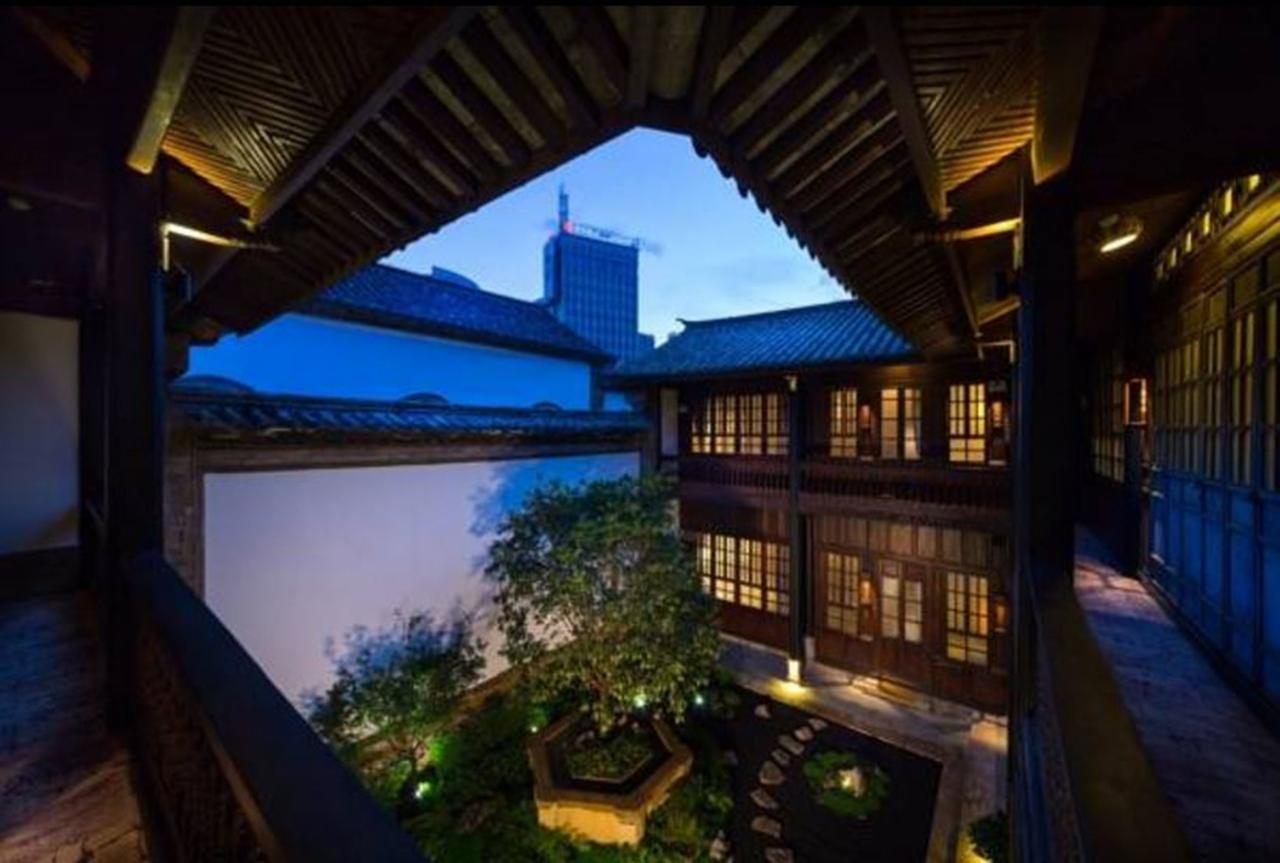 Silver Chest Boutique Hotel Kunming Exterior photo